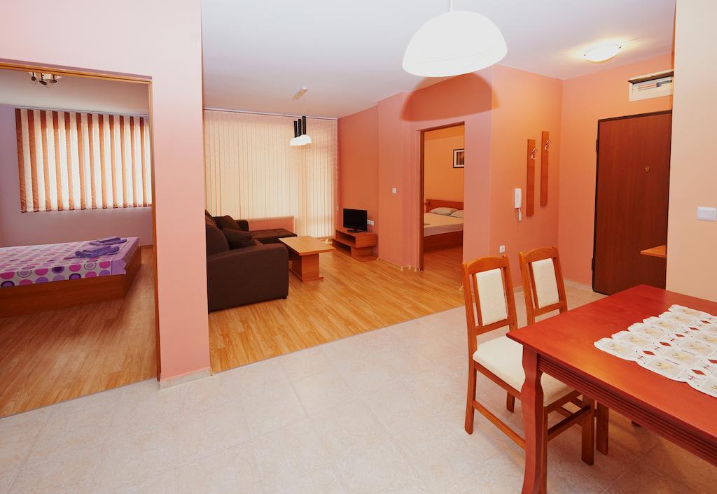 Apartments Dimitrovi Pomorie Quarto foto