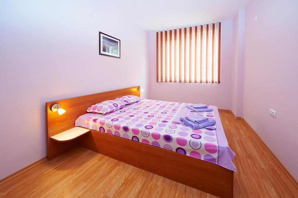 Apartments Dimitrovi Pomorie Quarto foto