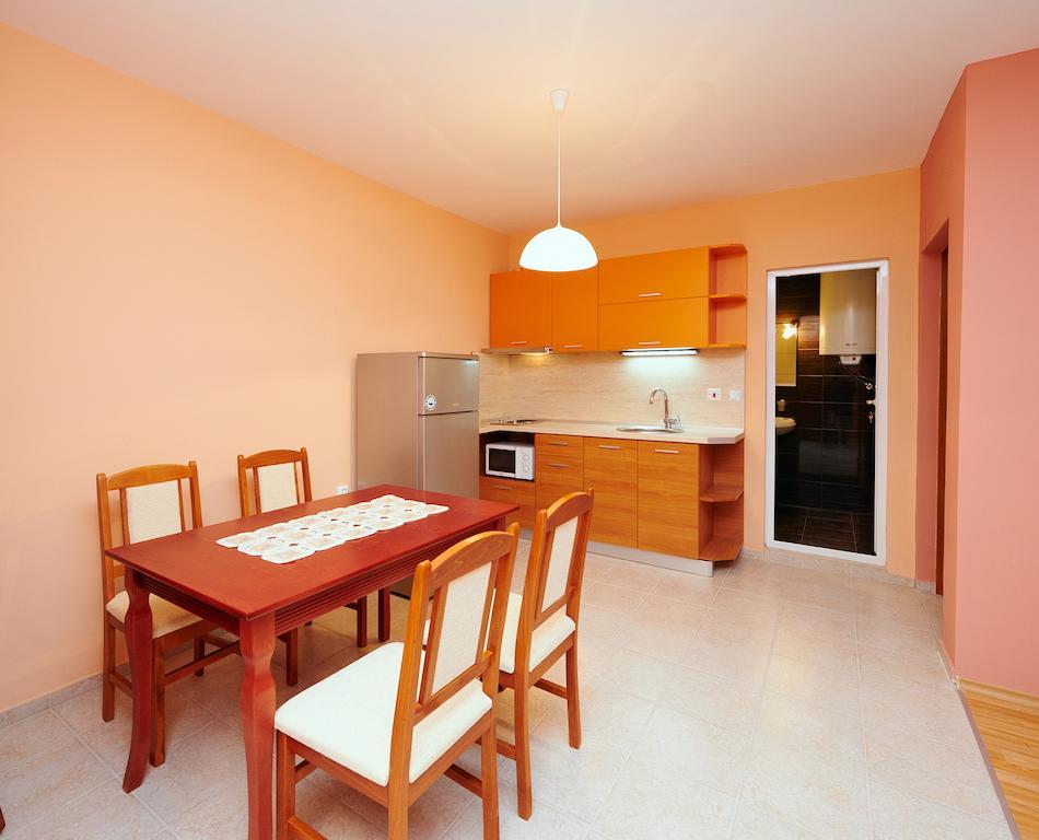 Apartments Dimitrovi Pomorie Quarto foto